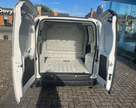 FIAT NEW FIORINO SX 1.4 ESSENCE 77HP E6 - BTW AFTREKBAAR - € 6.800