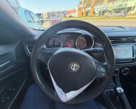 ALFA ROMEO GIULIETTA DISTINCTIVE 1.6 JTDm - € 6500