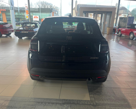 FIAT 600 1.2 HYBRID DCT 110HP - AUTOMAAT - € 23.900 - 4 KM NIEUW!