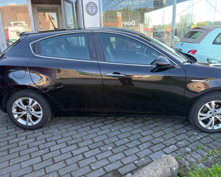 ALFA ROMEO GIULIETTA DISTINCTIVE 1.6 JTDm - € 6500