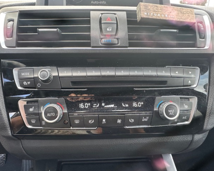 BMW 118i Sport Line - € 12.250